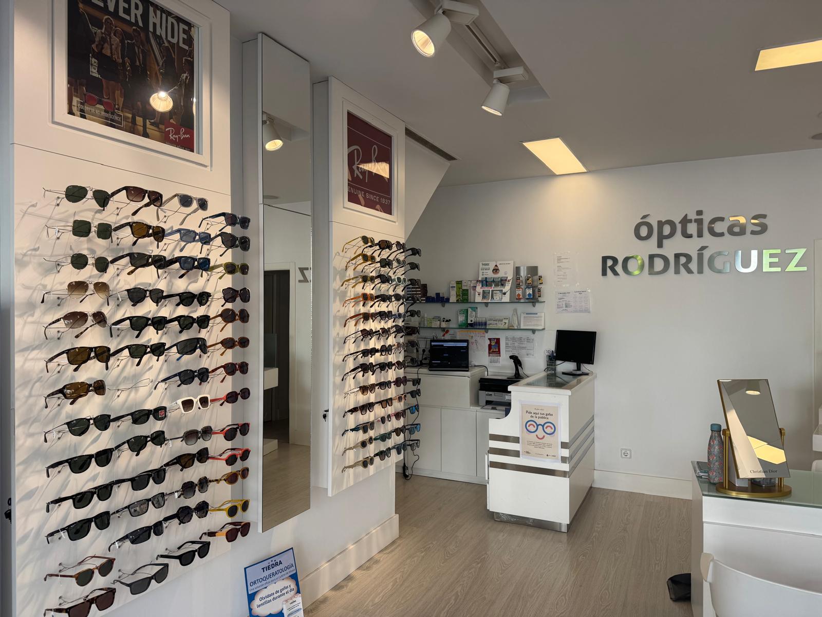 Ópticas Rodríguez La Roda — foto 2
